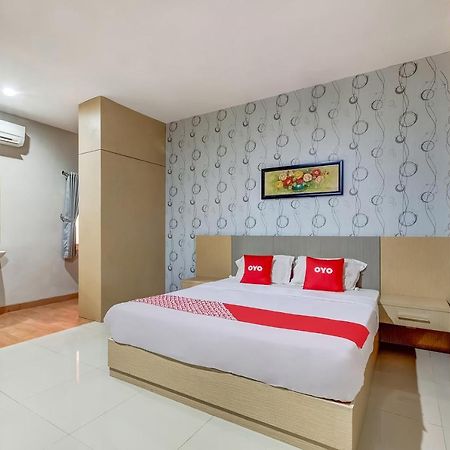 Oyo Flagship 3726 Tembok Batu Residence Tugu Esterno foto