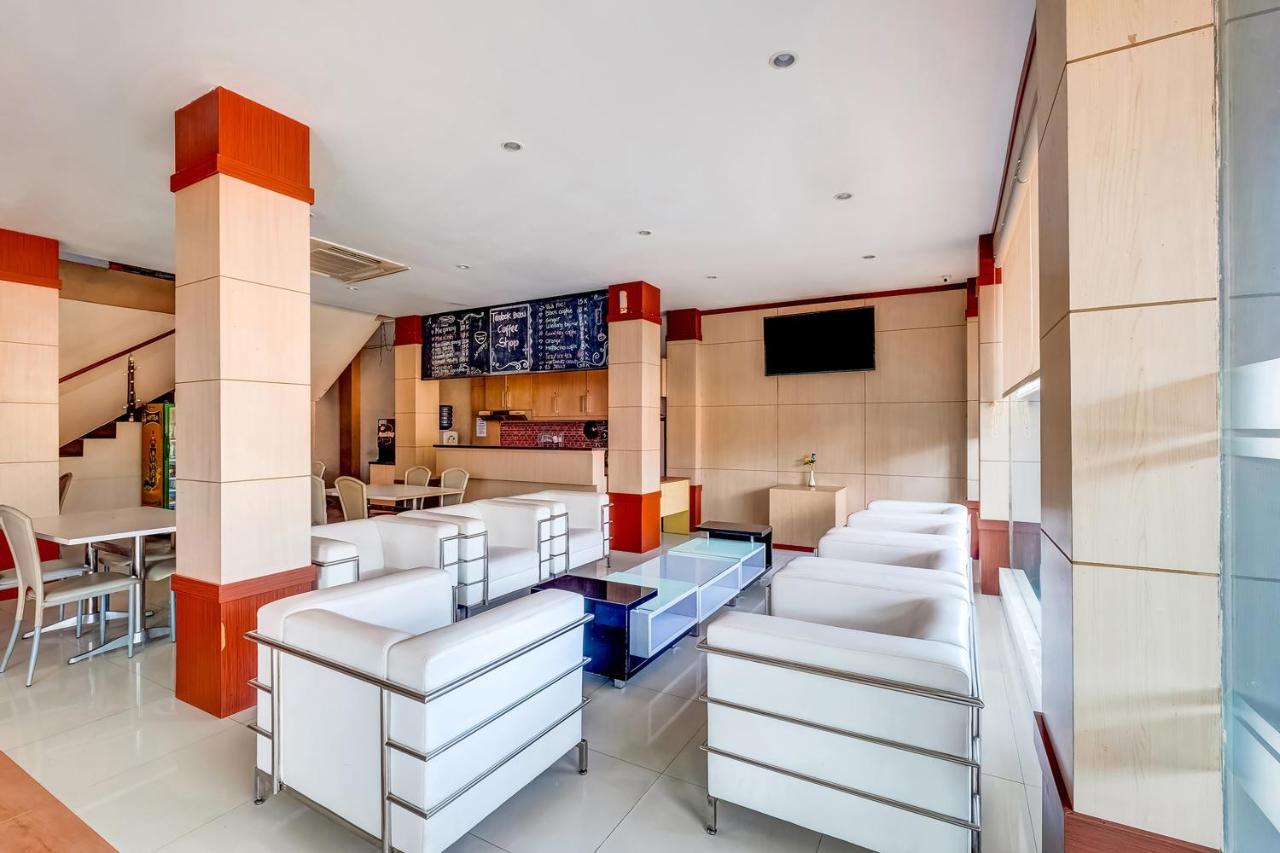 Oyo Flagship 3726 Tembok Batu Residence Tugu Esterno foto