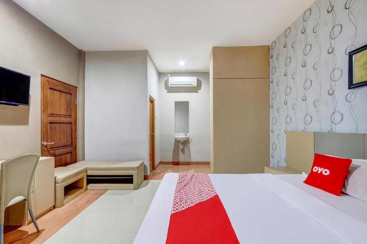 Oyo Flagship 3726 Tembok Batu Residence Tugu Esterno foto