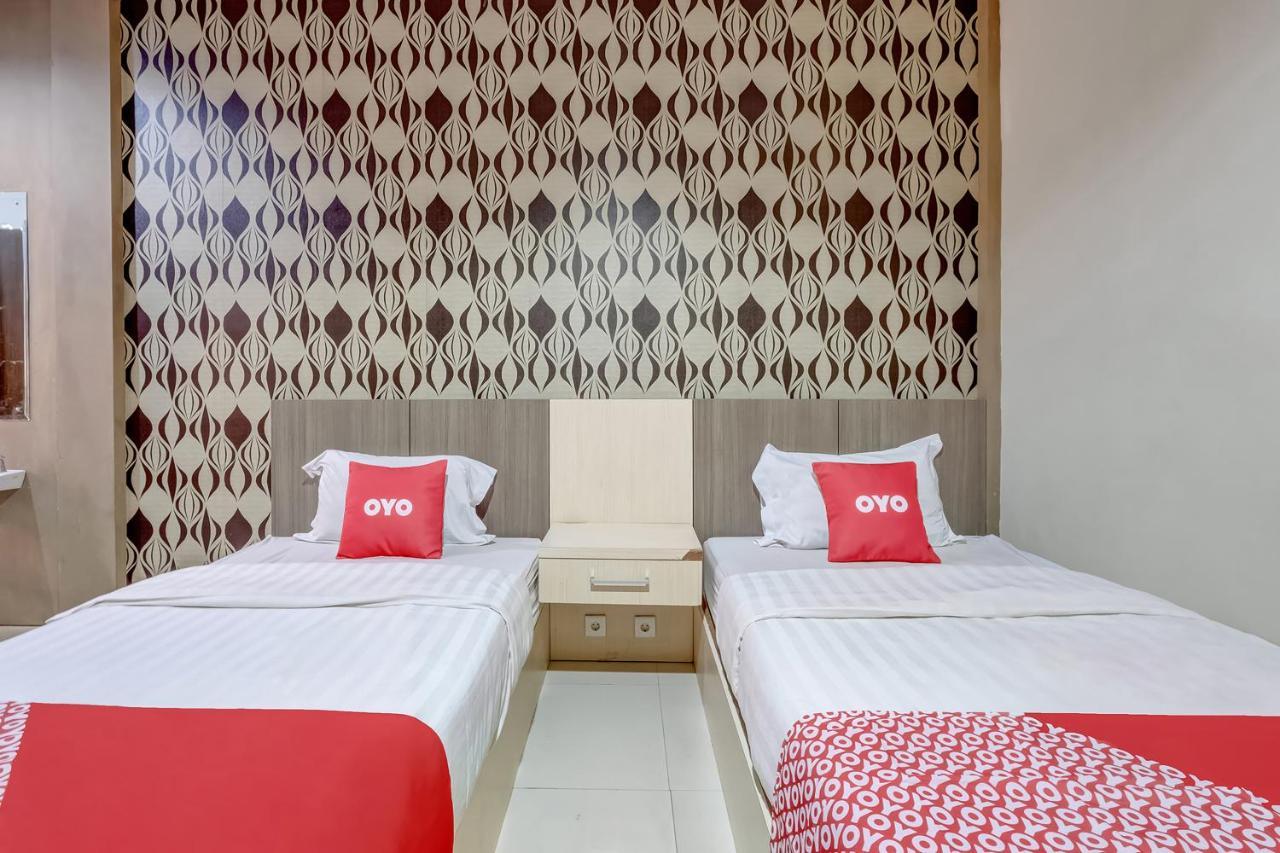 Oyo Flagship 3726 Tembok Batu Residence Tugu Esterno foto
