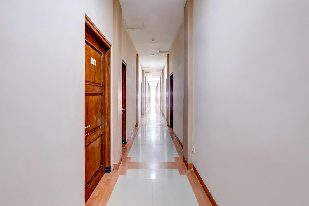 Oyo Flagship 3726 Tembok Batu Residence Tugu Esterno foto