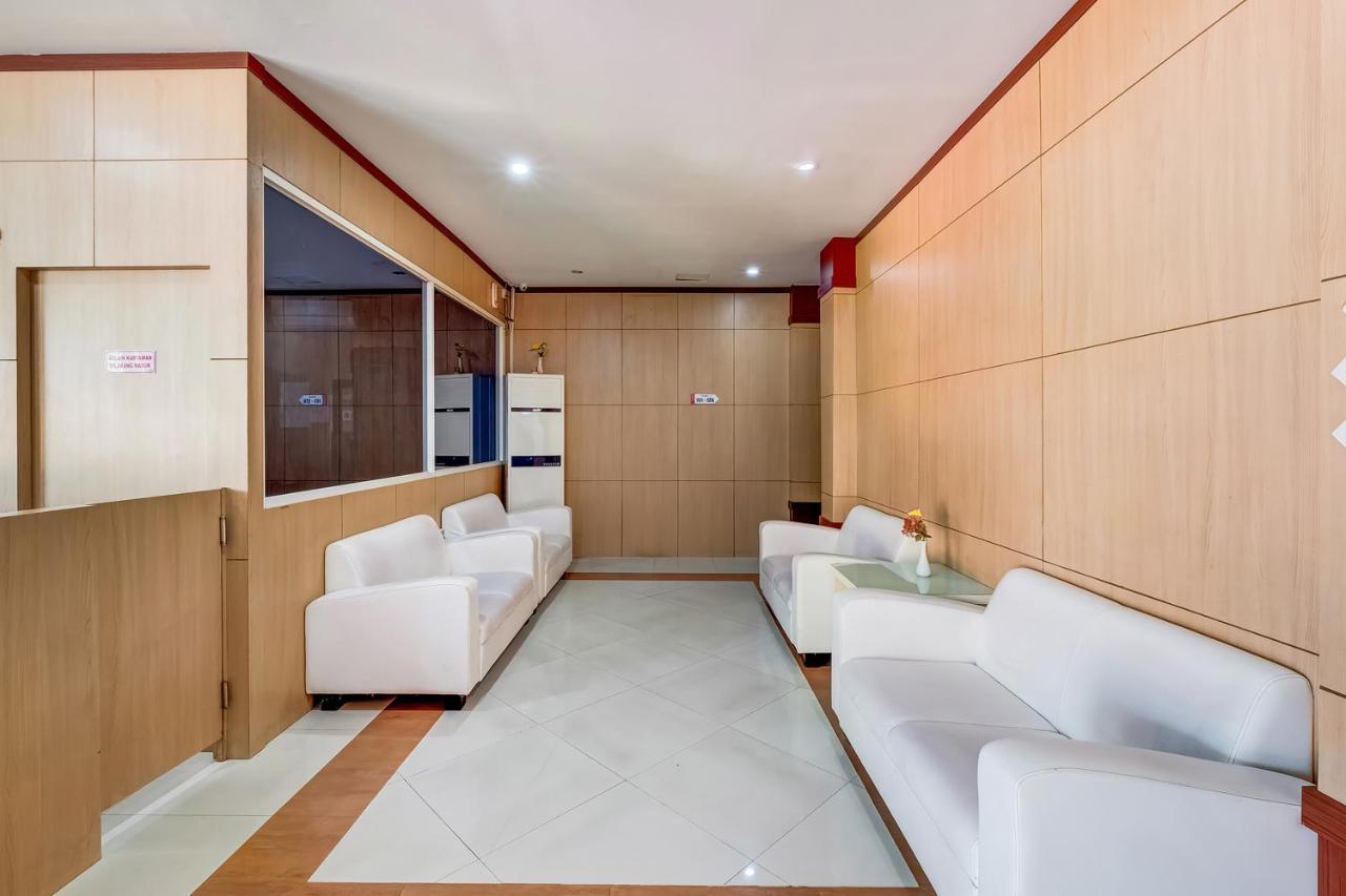 Oyo Flagship 3726 Tembok Batu Residence Tugu Esterno foto