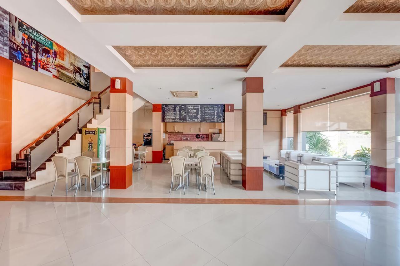 Oyo Flagship 3726 Tembok Batu Residence Tugu Esterno foto