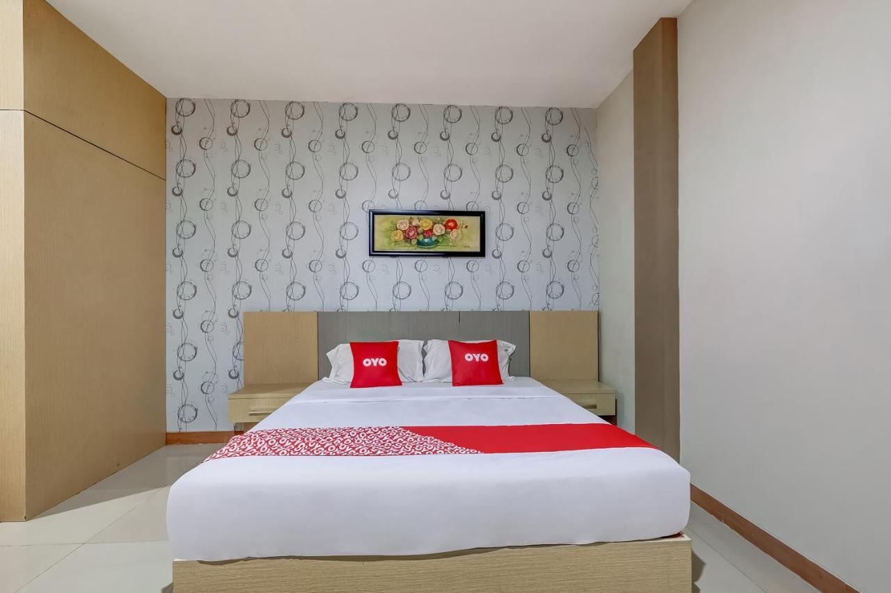 Oyo Flagship 3726 Tembok Batu Residence Tugu Esterno foto