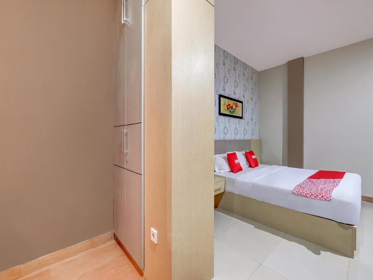 Oyo Flagship 3726 Tembok Batu Residence Tugu Esterno foto