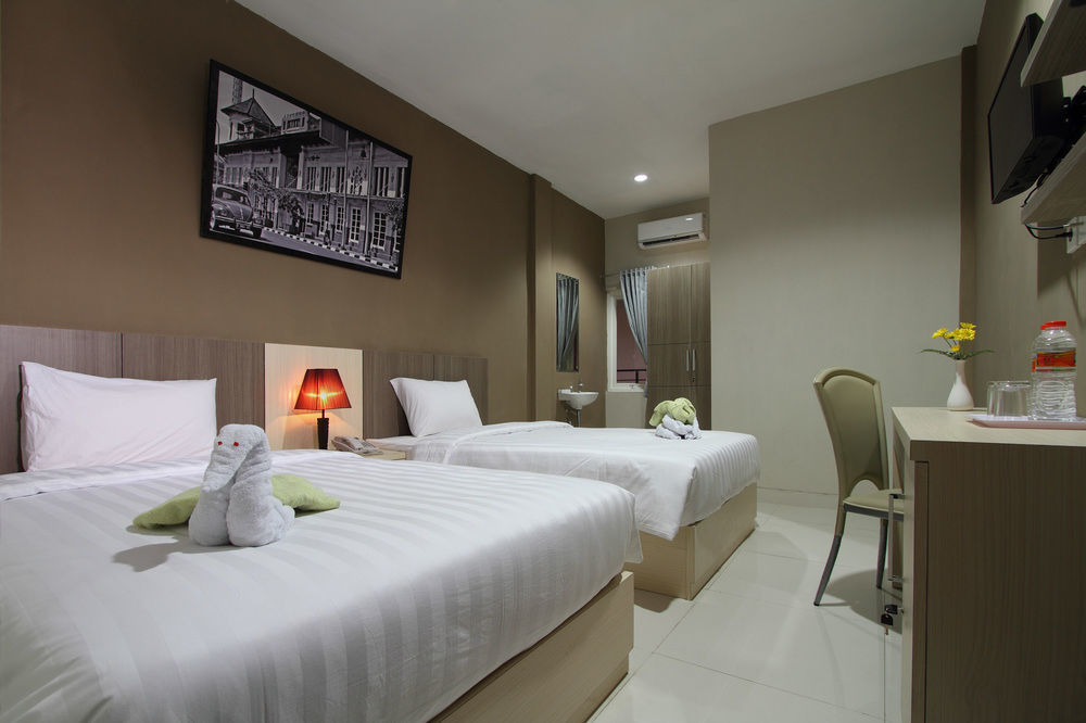 Oyo Flagship 3726 Tembok Batu Residence Tugu Esterno foto