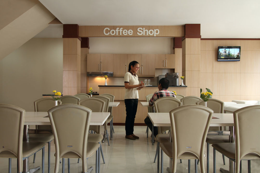 Oyo Flagship 3726 Tembok Batu Residence Tugu Esterno foto