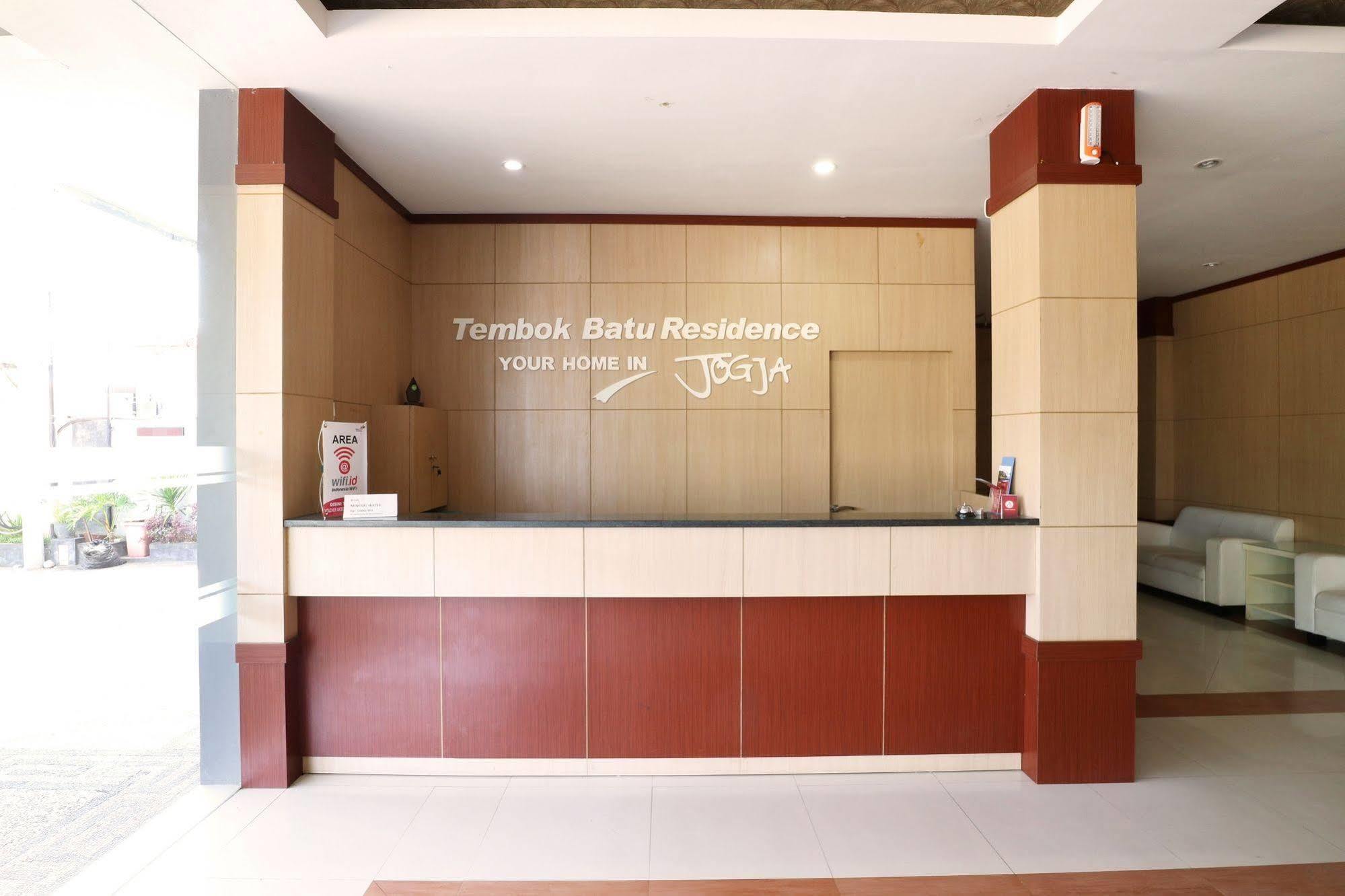 Oyo Flagship 3726 Tembok Batu Residence Tugu Esterno foto