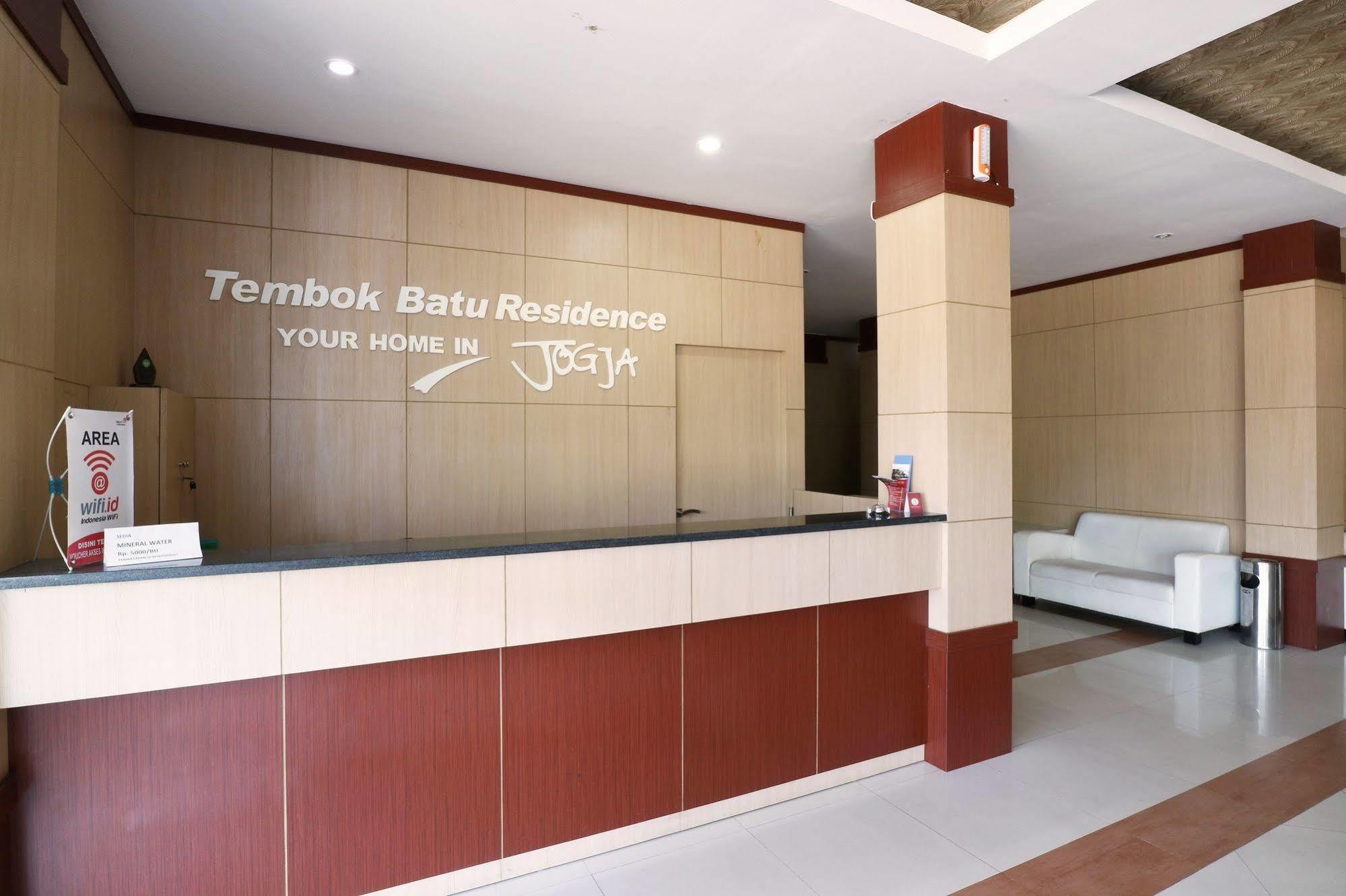 Oyo Flagship 3726 Tembok Batu Residence Tugu Esterno foto